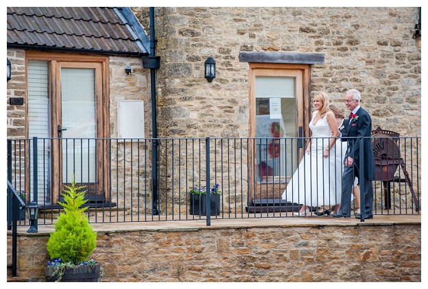 Kingscote_Barn_Wedding_Photography_0055.jpg