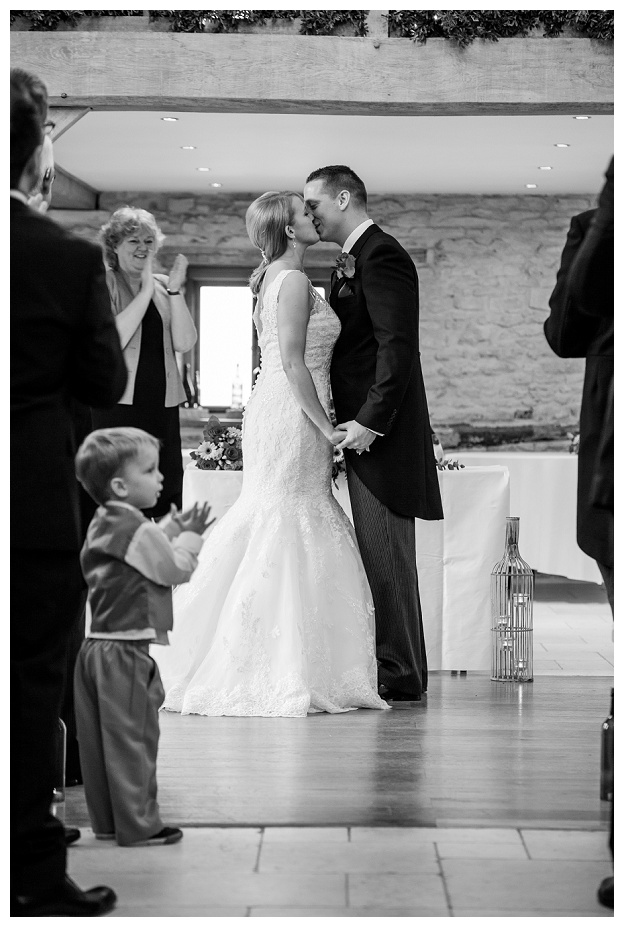 Kingscote_Barn_Wedding_Photography_0065.jpg