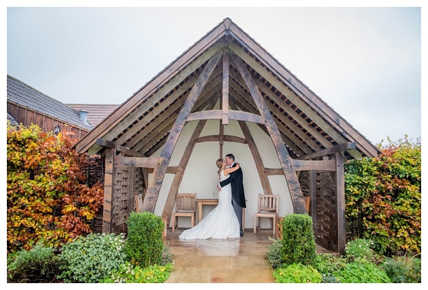 Kingscote_Barn_Wedding_Photography_0079.jpg