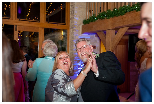 Kingscote_Barn_Wedding_Photography_0112.jpg